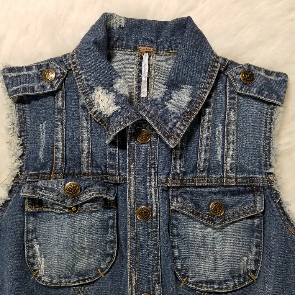 FREE PEOPLE Sleeveless Denim Vest (W2-96) ⁂ - Picture 2 of 6